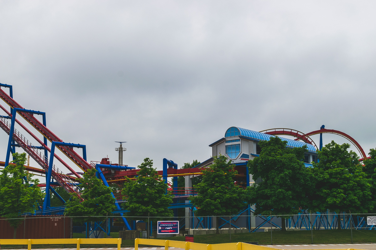 rainy day at six flags great america